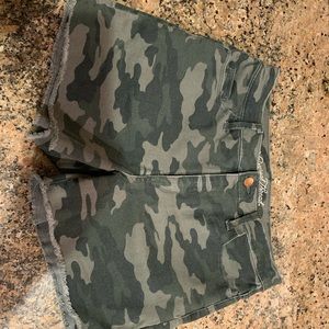 Universal Thread Camo Shorts